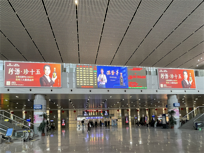 越來(lái)越多有實(shí)力的品牌選擇在高鐵投放廣告